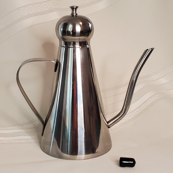 Goose neck Oil Bottle Eco-friendly Corrosion resistant Stainless Steel Drip free - Picture 1 of 9